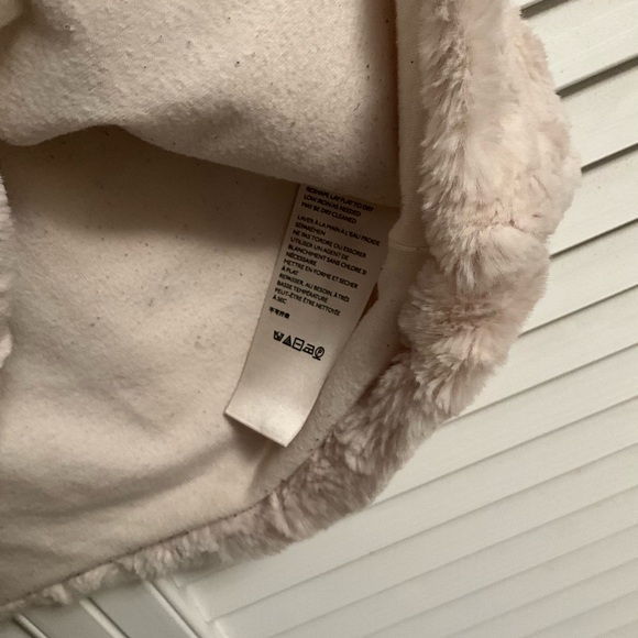 Faux Fur Cream Anthropologie Top - XS - Picture 8 of 8